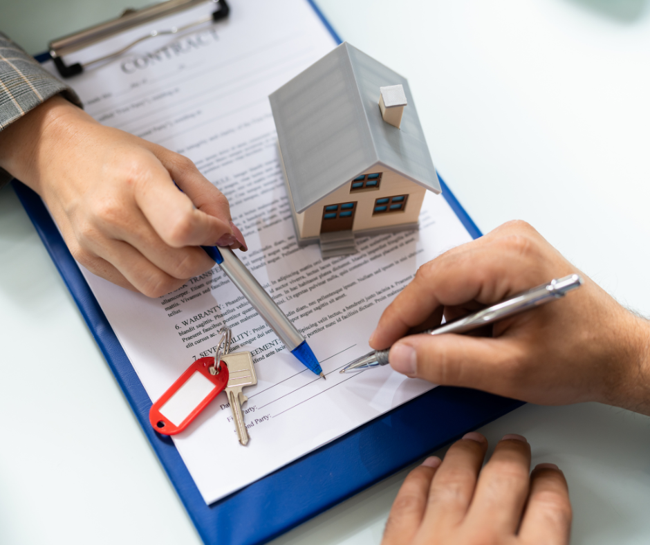 Haus kaufen Burglengenfeld – Unterzeichnung des Kaufvertrags mit Schlüsselübergabe