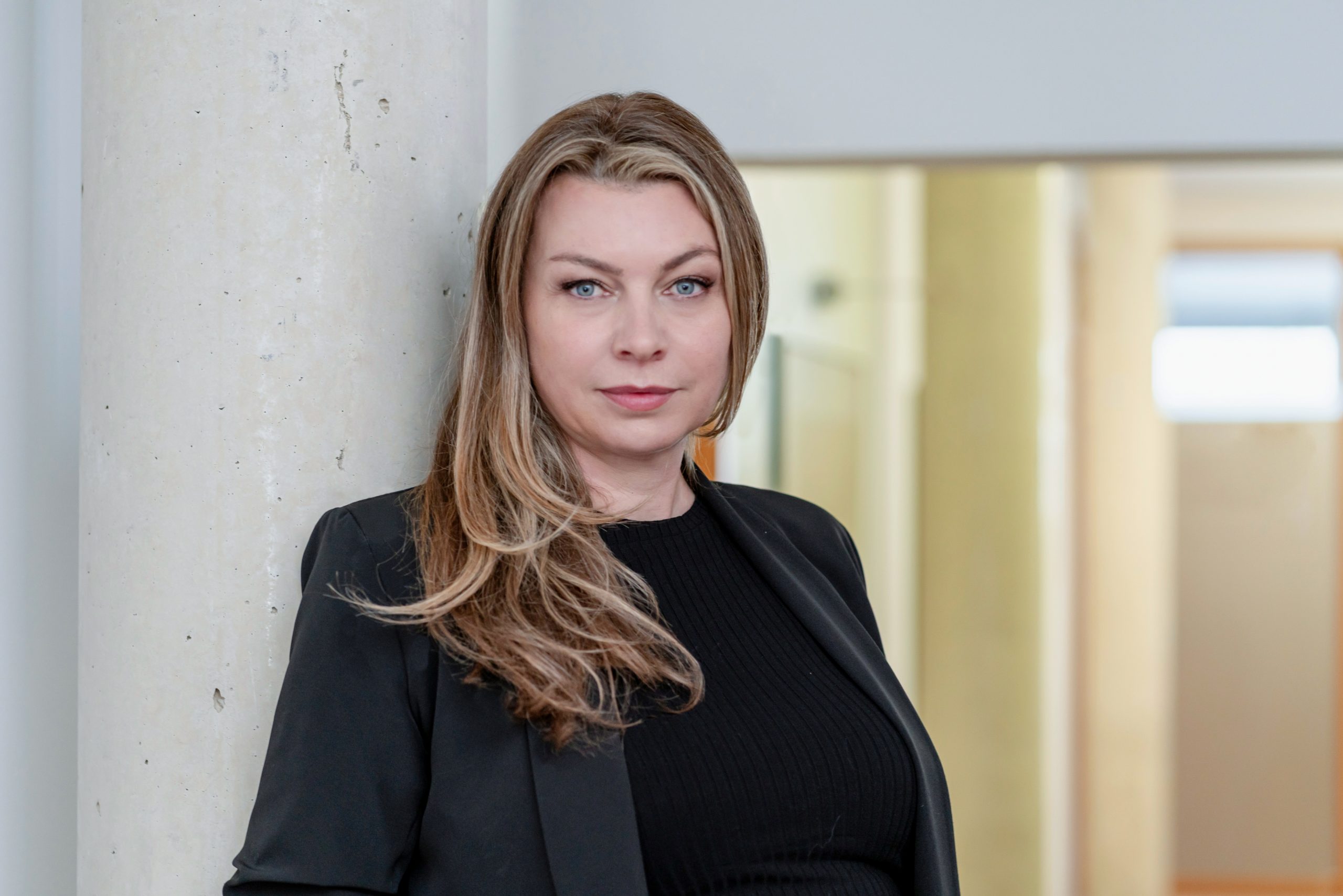 Haus kaufen Burglengenfeld mit Immobilienmaklerin Daniela Czehowsky im Beratungsgespräch