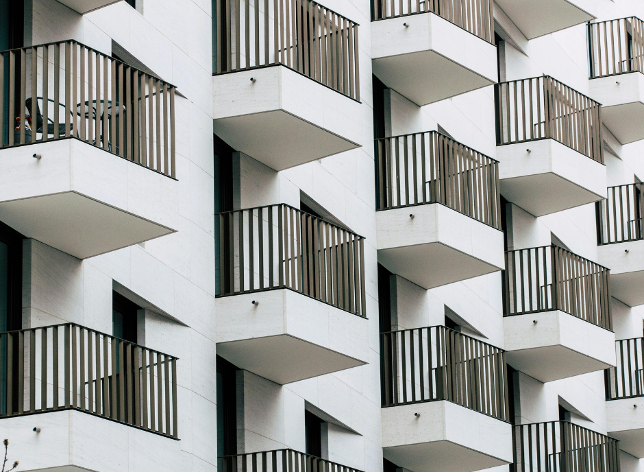Mehrfamilienhaus mit Balkonen – Mietwohnungen in Burglengenfeld